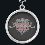 Vampire Bride Necklace Versilberte Kette<br><div class="desc">Was die elegante untote Kleidung... zu einer Vampire Wedding Elegant gotische Ornamente mit "Vampire Bride" und "Vampire Groom" in schwarzer Schrift mit blutroten Höhepunkten großartiges Geschenk für die Vampire Liebhaber, die den "finalen" Absturz oder für Ihre eigene Vampire Hochzeit.</div>