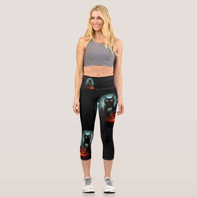 Vampire Cat and Wizard Pumpkin Halloween Surreal Capri Leggings (Vorderseite)