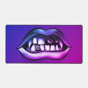 Vampire Lips Horror Art - Macabre Whimsigoth Fangg Schreibtischunterlage
