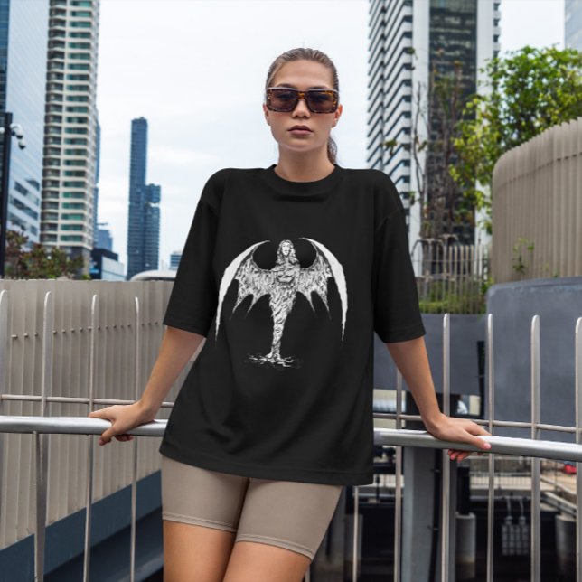 Vampire Woman Creature T-Shirt (Von Creator hochgeladen)