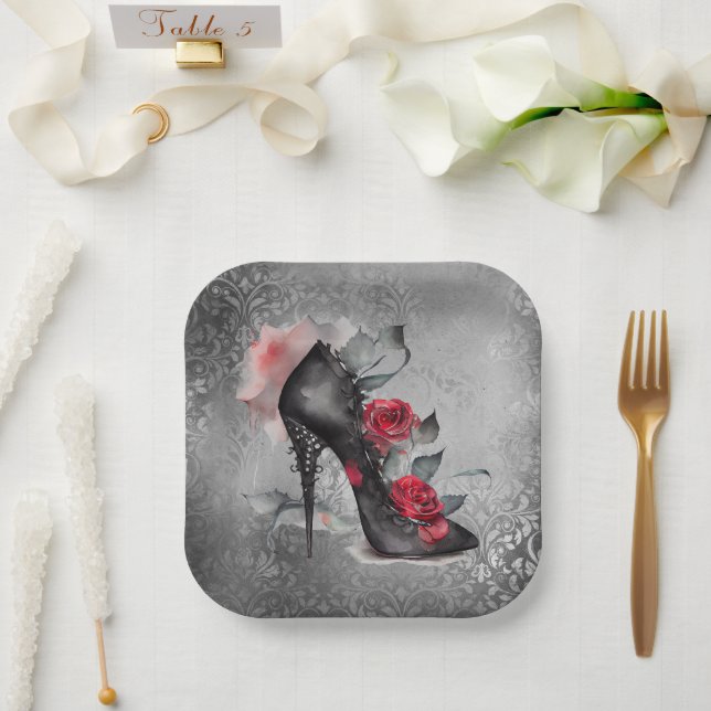 Vampy Spiked Stiletto | Rote Rose High Heel Grunge Pappteller (Hochzeit)