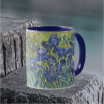 Van Gogh Irises Vintag Floral Tasse<br><div class="desc">Das ist aus dem Ölgemälde "Ire", das 1889 von dem niederländischen postimpressionistischen Künstler Vincent Willem van Gogh (1853-1890) entworfen wurde.</div>