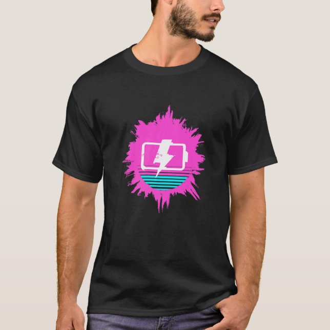 Vaporwave Retro 1980er Jahre Otaku-Akku-Ladegerät T-Shirt (Vorderseite)