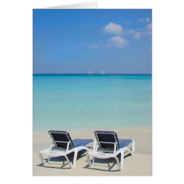 Varadero, Cuba. Sable Et Transats (Devant)