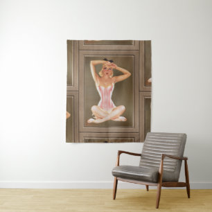 Varga Girl in einem rosa Korsett von Alberto Varga Wandteppich