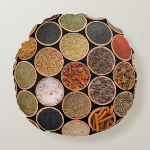 Various spices and food ingredients rundes kissen
