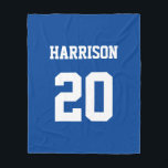 Varsity sports blue white individuelle Name number Fleecedecke<br><div class="desc">Varsity sports blue-white individuelle Name number monogram Fleece Blanket. Der sportliche Stil. Passen Sie es mit Ihrem Namen, Alter, Jahr, Nummer oder Namen des Sportteams an. Vollständig anpassbarer Text auf blauem Hintergrund. Sie können die Farben bearbeiten und ändern, sie löschen und einfach die Vollfarbe verlassen. Ideal für Zuhause oder Studentenwohnheime....</div>