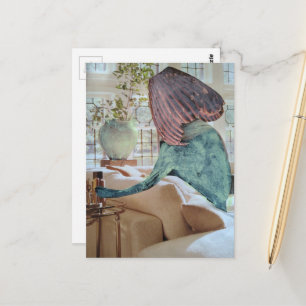 Vase auf ihrem Kopf Eine lustige Collage Postkarte
