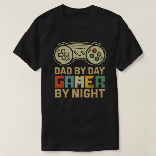 Vater by Day Gamer by Night Video Gamer gibt Gamin T-Shirt