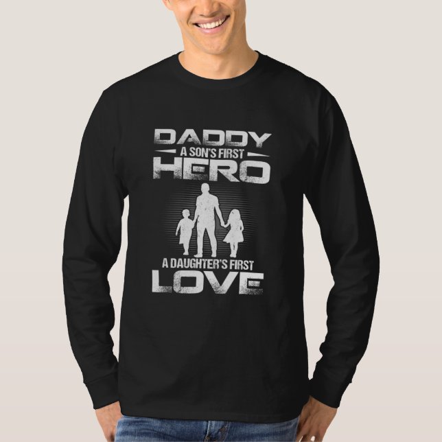 Vater Day Daddy Sons First Hero Daughters First L T-Shirt (Vorderseite)