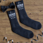Vater der Bride Black Wedding Socks Socken<br><div class="desc">Welcher Vater der Braut würde nicht ein Paar schwarz-weiße Hochzeitssocken lieben,  als Dankeschön an ein Geschenk? Ich kenne keinen,  der das nicht tun würde! Fügen Sie seinen Namen und Ihr Hochzeitsdatum hinzu und machen Sie sich bereit,  ein Bild von der Freude auf seinem Gesicht zu machen.</div>