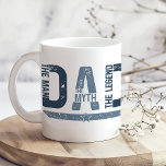 "VATER Der Mann Mith Legend" Vatertagsgeschenk Kaffeetasse<br><div class="desc">Feiern Sie die Legende selbst mit diesem kühlen und klassischen "VATER - Der Mann. Der Mythos Die Legende." Kaffee-Tasse - das perfekte Geschenk für den Vatertag! Diese Tasse mit starker Typografie und zeitlosem Design ist eine tägliche Erinnerung, wie phantastisch Vater wirklich ist. Ob Morgenkaffee, Nachmittagstee oder ein gut verdienter Abend,...</div>