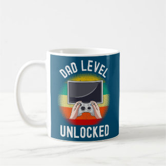 Vater der Schwangerschaftsankündigung entriegelt Kaffeetasse