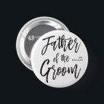 Vater der Skript-Art-kundenspezifischen Hochzeit Button<br><div class="desc">Machen Sie den Vater von den Bräutigamgefühlextrakosten, die mit diesem kundenspezifischen extravaganten Skriptknopf geschätzt werden.
Er kennzeichnet die Wörter "Vater des Bräutigams" in einem eleganten Skriptarttext. Ist in der Nähe eine Stelle für seinen Namen oder Initialen.</div>