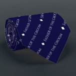 Vater des gegrillten weißen Textes über Navy Blue Krawatte<br><div class="desc">Diese lustige blaue Nackenbinde ist das perfekte Zubehör für den Vater des Bräutigams bei Ihrer Hochzeit. Es zeichnet sich durch ein schlichtes und dennoch elegantes Design aus, mit dem Wort "Vater des Bräutigams", das in einem ausgeklügelten, ganz in Hauptstadt weißen Schriftart geschrieben ist und in einem diagonalen Muster mit Diamanttrennern...</div>