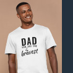 Vater du bist der tapferste Vatertag T-Shirt<br><div class="desc">Vater du bist der tapferste Vatertag T - Shirt. Bravest Papa T - Shirt. Der Text ist eine schwarze moderne Typografie. Sie können jeden Text ändern oder löschen. Ein perfektes Geschenk für einen Papa oder einen neuen Papa am Tag oder Geburtstag des Vaters.</div>
