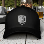 Vater Einfache moderne Typografie Bestickte Baseballkappe<br><div class="desc">Vater Simple Modern Typografy Custom Sticked Baseball Cap bietet die einfache moderne bestickte Text "Vater". Perfekt als Geschenk für Vater's Day,  Weihnachten,  Geburtstag und mehr. Erstellt von Evco Studio www.zazzle.com/store/evcostudio</div>
