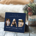 VATER Foto Navy Vatertag Personalisiert Monogramm Fotoplatte<br><div class="desc">Einzigartige und unvergessliche personalisierte Papa-Plakette. Das Design enthält die Buchstaben "VATER" mit einem personalisierten Foto in jedem Buchstaben. Passen Sie sich die drei Buchstaben von Papas Initialen oben an, zusammen mit dem vollständigen Namen. Fügen Sie Ihren Namen für einen wirklich personalisierten Vatertag Foto keepake. Macht ein großartiges Geschenk für den...</div>