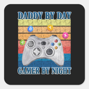 Vater-Geschenk Daddy By Day Gamer By Night Quadratischer Aufkleber