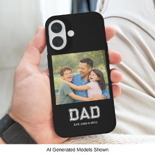 Vater hat modernes Textfoto Schwarz eingerichtet iPhone 16 Hülle
