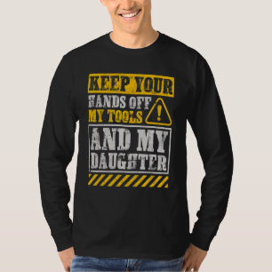 Vater-Mechanikhandschuhe von meinen Werkzeugen und T-Shirt