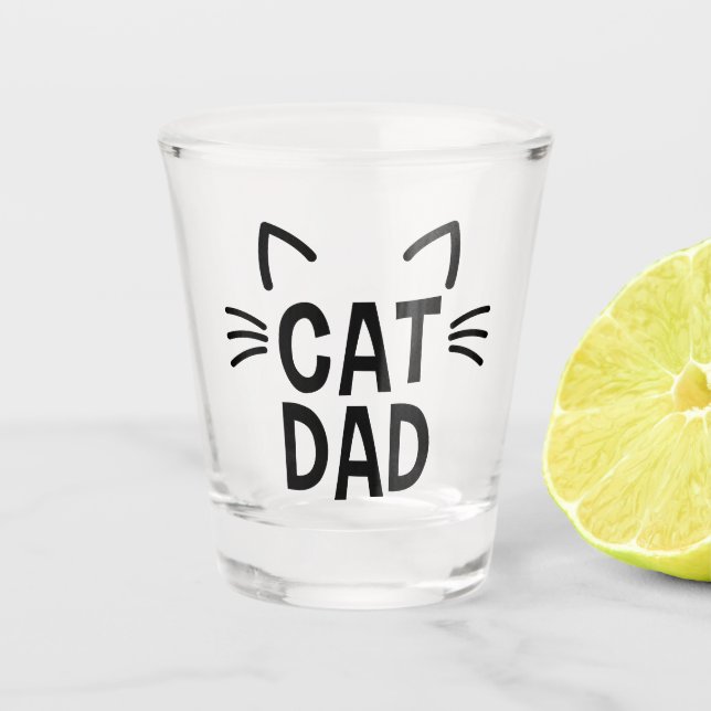 Vater mit Ohren und Whiskys Schnapsglas (Vorderseite)
