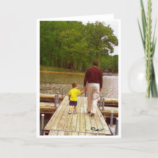 Vater und Sohn, die in dem See gehen Karte