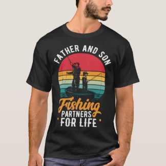 Vater und Sohn, die Partner für die Fischerei auf  T-Shirt