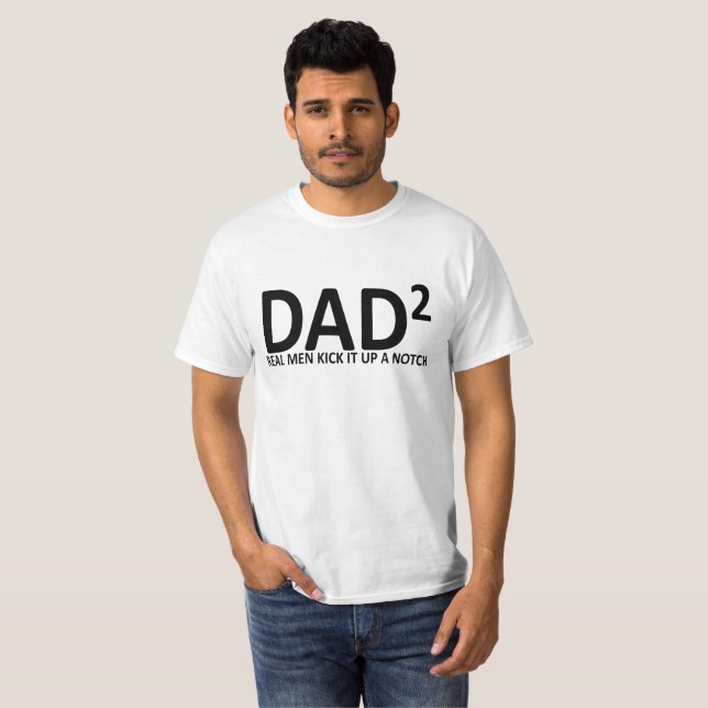 VATER-VATER QUADRATISCHER WIRKLICHER MANN-TRITT ES T-Shirt (Vorne ganz)