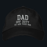 Vater von Duty Simple Modern Typografy Custom Bestickte Baseballkappe<br><div class="desc">Vater Off Duty Simple Modern Typografy Custom Sticktier Baseball Cap bietet den einfachen modernen bestickten Text "Vater,  frei,  gehen frag deine Mutter". Perfekt als Geschenk für Vater zum Vatertag,  Weihnachten,  Geburtstag und vieles mehr. Erstellt von Evco Studio www.zazzle.com/store/evcostudio</div>