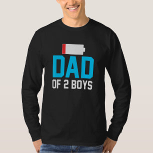 Vater von zwei Jungen mit niedrigem Akku müde Vate T-Shirt