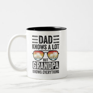 Vater weiß viel, aber Großvater weiß alles Zweifarbige Tasse
