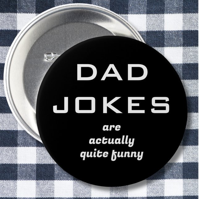 Väter-Witze Humor Schwarz und Weiß Button (A humorous button badge with caption 'Dad jokes are actually quite funny' in white text on black)