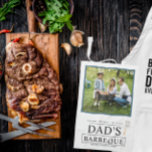 Vaters Barbeque | Vatertag GRILLEN Foto Handtuch<br><div class="desc">Dieses süße Foto Küchentuch ist perfekt für Väter, die Liebe zum Grillen!!! Ein Geschenk, das er ein Leben lang schätze! Das perfekte Geschenk für jeden Papa. Kann für jeden Moniker individuell angepasst werden - Papa, Pépé, Großpapa, Grand-pére, Grampa, Grampen, Graupen, Gepa, Pfow-Pfou, Pappou, Pop-Pop, Mohn, Pop, Pappy, Nonno, Oma, Baba,...</div>