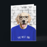 Vaters Geburtsdatum Goldener Rücktritt auf T - Shi Karte<br><div class="desc">Golden Retriever Hund in blauem T - Shirt und schwarze gerahmte Brillen auf Backsteinmauern zum Geburtstag des Vaters</div>