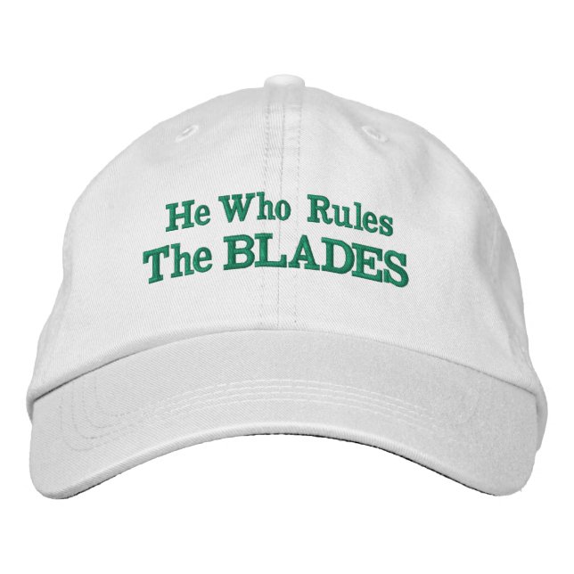 Vatertag Geschenkidee, WER DIE BLADES REGELT Bestickte Baseballkappe (Vorderseite)