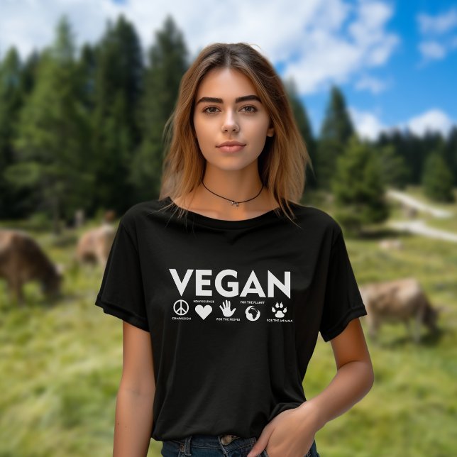 Veganer schwarzer und weißer Aktivismus T-Shirt (Von Creator hochgeladen)