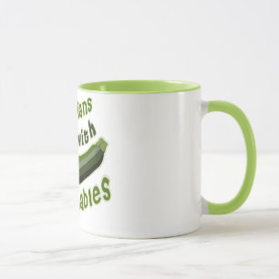 Vegetarier tun es mit Gemüse Tasse
