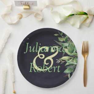 Végétation élégante sur assiettes en papier noir