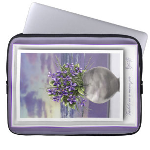 Veilchen in einem Mondglas Laptopschutzhülle
