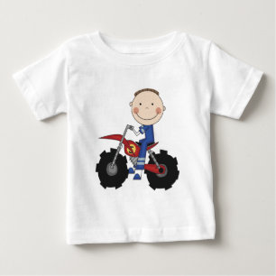 Vélo de saleté emballant des T-shirts et des