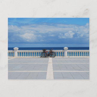 Vélos sur la mer Cantabrique en Espagne carte post