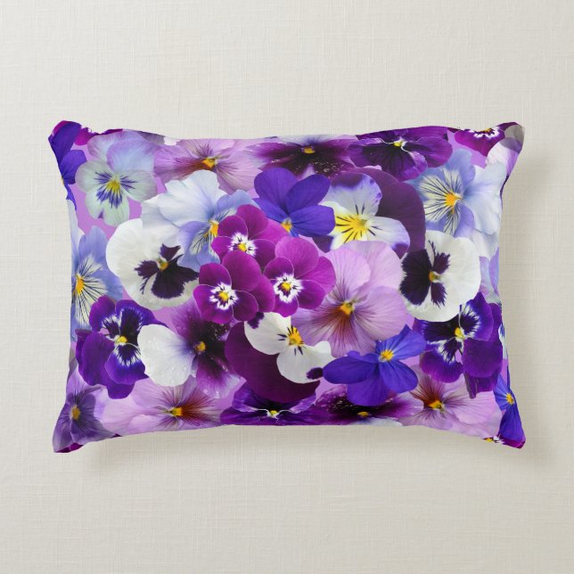 Velvet Pansy Lila Garden Blumenmuster Dekokissen (Vorderseite)