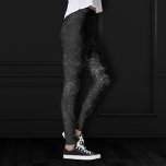 Velvety Onyx Damask | Black Vampy Grunge Baroque Leggings<br><div class="desc">90er Grunge, ganz erwachsen! Edler und dramatischer, gotisch inspiriert dunkelsamtiger Barockdamast in tiefer Farbenpalette schafft eine opulente, Vintag zerkleinerte Samtstruktur. Aus der luxuriösen und raffinierten Kollektion "Moody Jewel Tones" verleiht dieses moderne Mischmedium unisex (und dennoch feminin) abstrakten Effekt einen vollkommenen Pop duskischer, gedämpfter und schlichter Farbe. #jeweltones Um Produkte oder...</div>