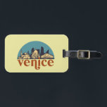 Venedig Italien Retro City Skyline Stadtbild Gepäckanhänger<br><div class="desc">Vintages und retro City Design mit wunderschöner Skyline, touristischer Attraktion und Stadtbild. Cooler Wolkenkratzer und Gebäude Silhouette Illustrationen für Touristen und Reisende. Ideal als Souvenir, um Zuhause auf Reisen zu bringen. Rett die Erinnerung an deine Reise und Ferien mit Familie und Freunden. Die Hintergrundfarbe kann auf die gewünschte Farbe angepasst...</div>