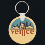 Venedig Italien Retro City Skyline Stadtbild Schlüsselanhänger<br><div class="desc">Vintages und retro City Design mit wunderschöner Skyline, touristischer Attraktion und Stadtbild. Cooler Wolkenkratzer und Gebäude Silhouette Illustrationen für Touristen und Reisende. Ideal als Souvenir, um Zuhause zu bringen, wenn Sie um die Welt reisen. Rett die Erinnerung an deine Reise und Ferien mit Familie und Freunden. Die Hintergrundfarbe kann auf...</div>