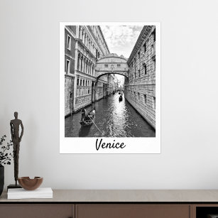 Venedig-Seufzerbrücke Schwarz-weiß mit Gondolier Poster