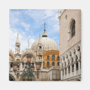 Venedig, Venetien, Italien - Vögel sitzen auf eine Magnet