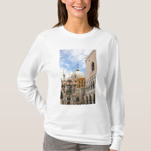 Venedig, Venetien, Italien - Vögel sitzen auf eine T-Shirt