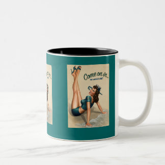 Venez dessus dans la tasse de Pin- de marine